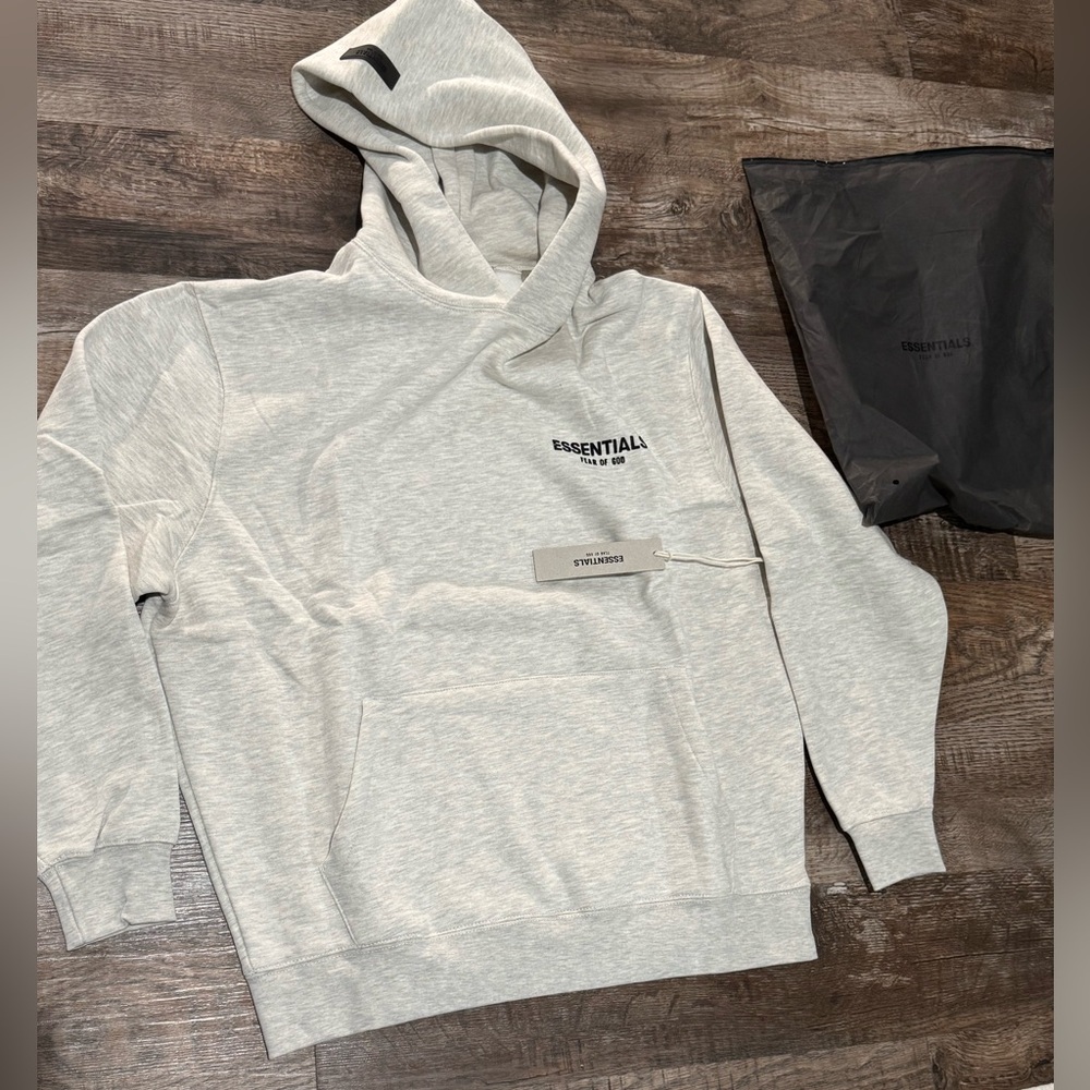 NWT men’s L oatmeal essentials fear of god hoodie
